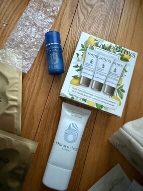 Sothys Travel Set, Knesko lip and eye mask, Omorovicza cleansing foam bundle